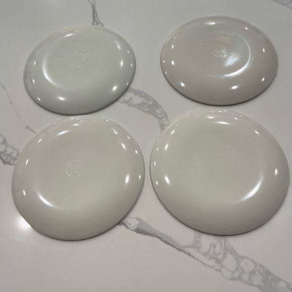 Williams Sonoma 8.5” melamine plates Schumacher Ikat pattern set of 4 - Picture 3 of 5